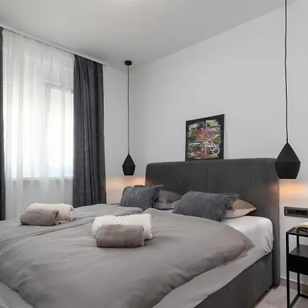 Luxury Flat Antonia شقة *