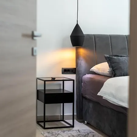 Luxury Flat Antonia شقة *